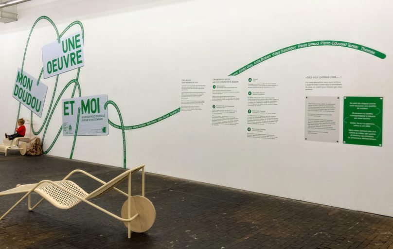 scénographie adhésive installé sur un mur