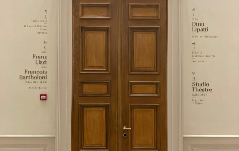 photo de la réalisation de la signaletique directionnelle du Conservatoire de musique de Genève